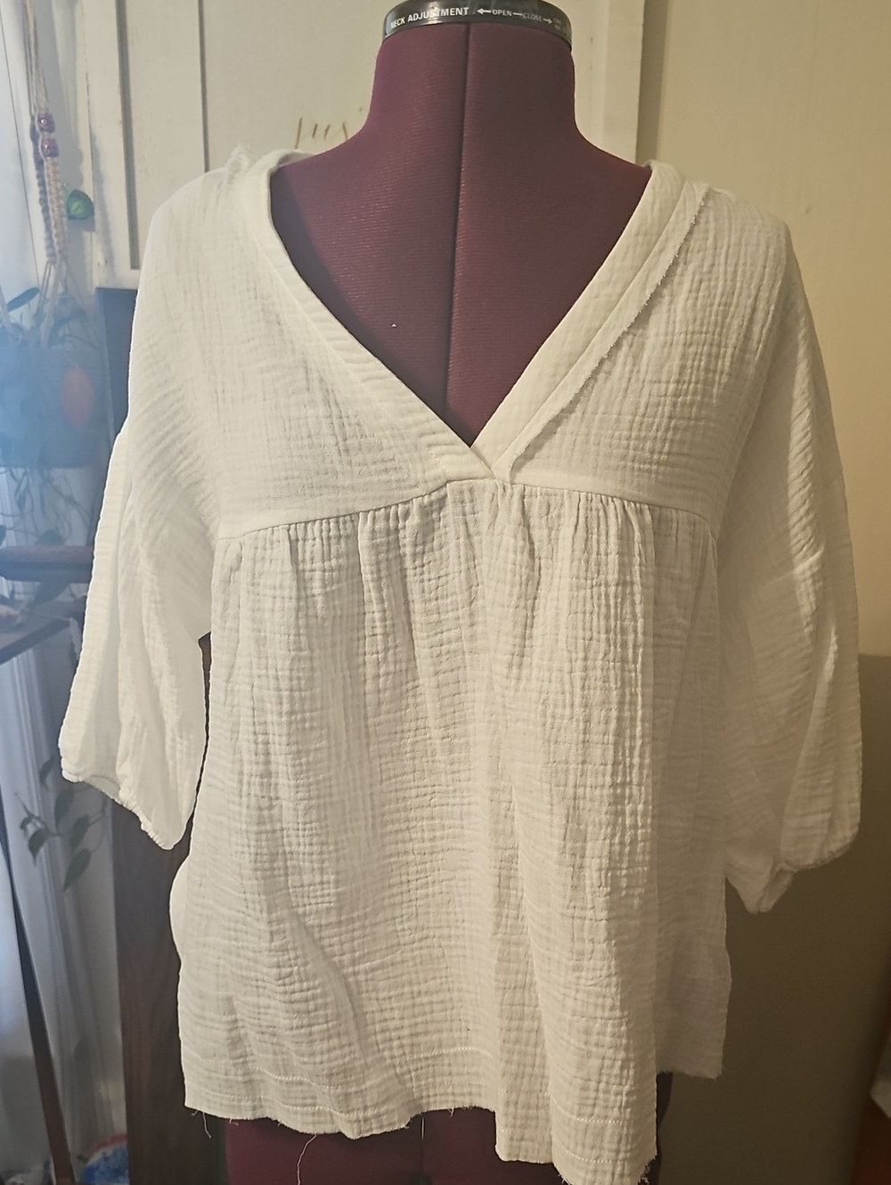 Women’s White V-Neck Gauze Tunic Top